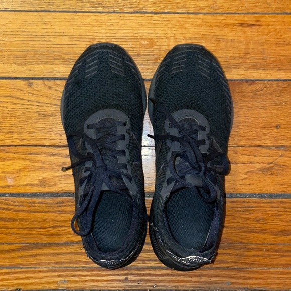 New Balance running shoes - Picture 2 of 3